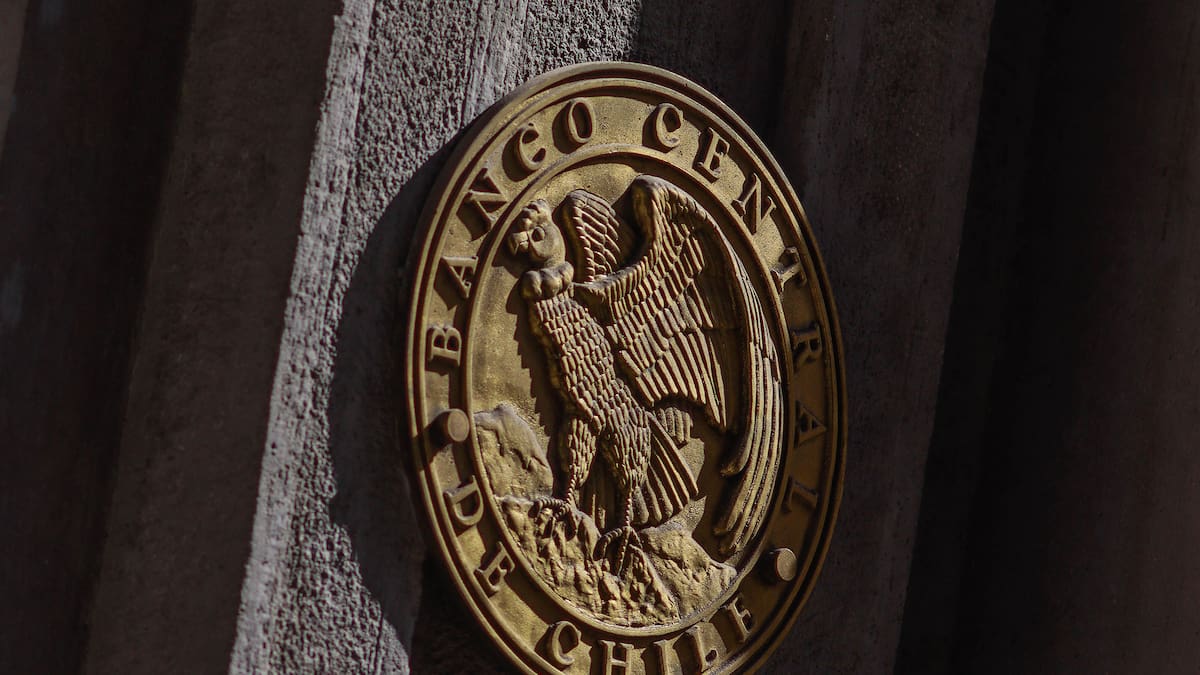 Economía chilena sorprende y crece por sobre lo esperado, según el Imacec de diciembre