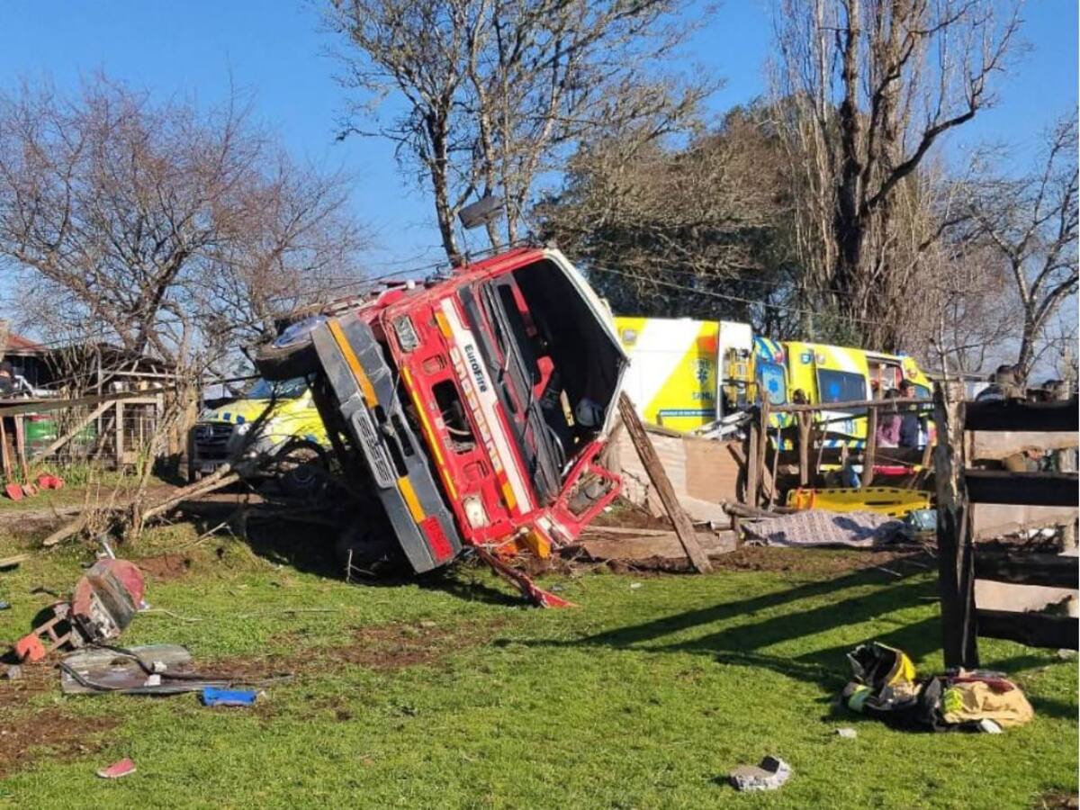Luto en Bomberos de Chile: voluntaria muere en acto de servicio tras volcamiento de carro bomba en La Araucanía