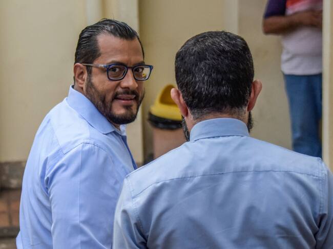 Felix Maradiaga inscribiendo su precandidatura en Nicaragua