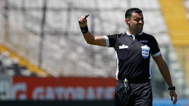 31 de Octubre del 2020/SANTIAGORoberto Tobar ,durante el partido valido por la Decimoseptima fecha del Campeonato Nacional AFP PlanVital 2020, entre Colo Colo vs Deportes Iquique, disputado en el Estadio Monumental.
FOTO:FRANCISCO LONGA/AGENCIAUNO