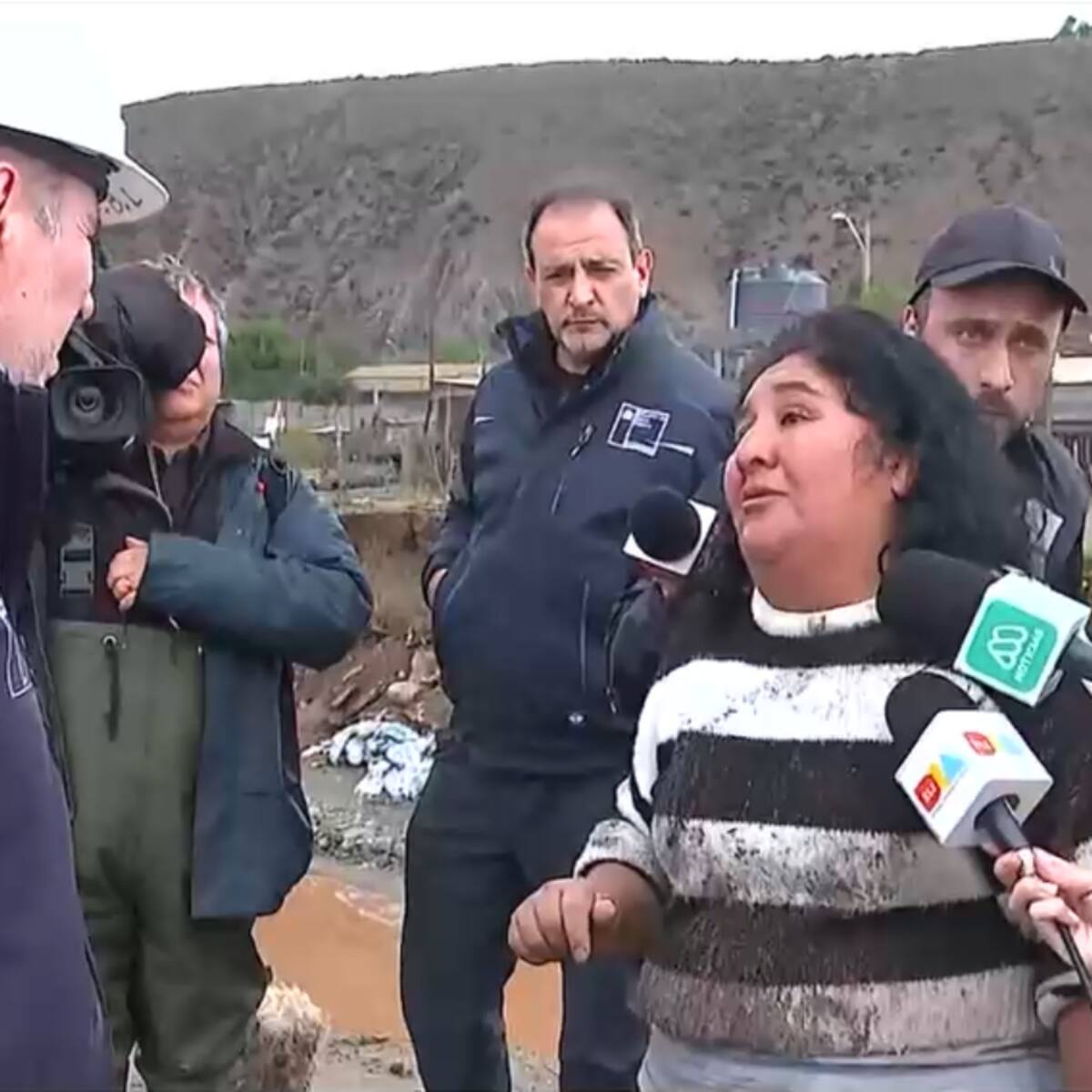 “¿Dónde estaban los militares?”: vecinos increpan al biministro De Grange durante visita a zona afectada por aluvión
