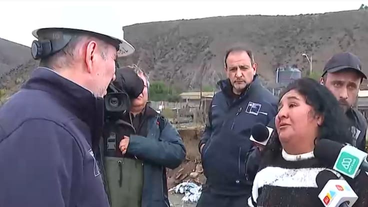 “¿Dónde estaban los militares?”: vecinos increpan al biministro De Grange durante visita a zona afectada por aluvión