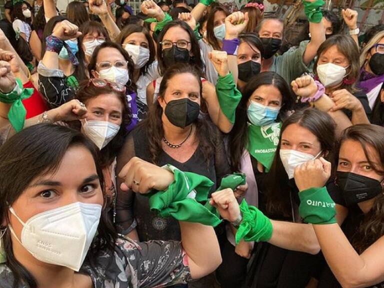 «Última marcha antes de asumir»: Izkia Siches lideró las postales de la marcha 8M con Camila Vallejo e Irina Karamanos