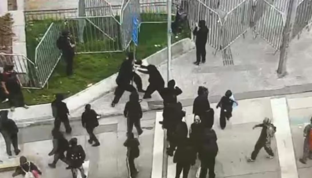 Carabineros informa 17 detenidos en operativo por marcha del 12 de octubre: 14 fueron antes de la convocatoria