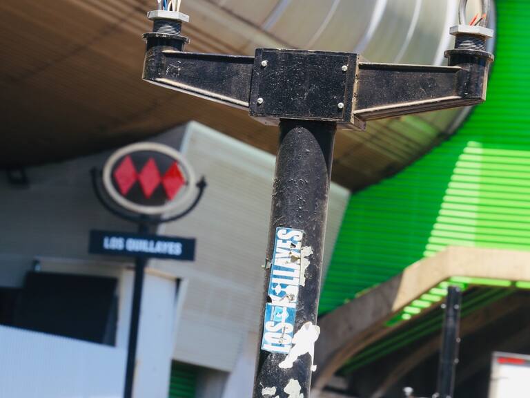 16 de Octubre del 2020/ SANTIAGO
, durante el Retiro de semáforos en esquinas de La Florida por aniversario del Estallido Social, en medio de la pandemia de COVID- 19.
FOTOS: JOSÉ FRANCISCO ZUÑIGA/ AGENCIAUNO