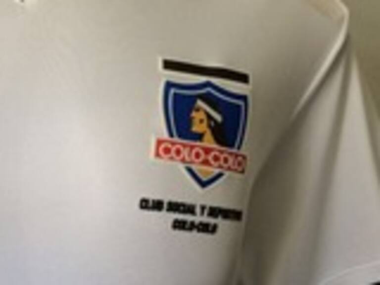 Club Social de Colo Colo lanzó nueva camiseta que desafía a la oficial