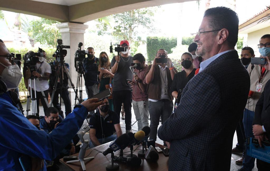 El presidente de Costa Rica, Rodrigo Chaves, tras ser electo ante la prensa