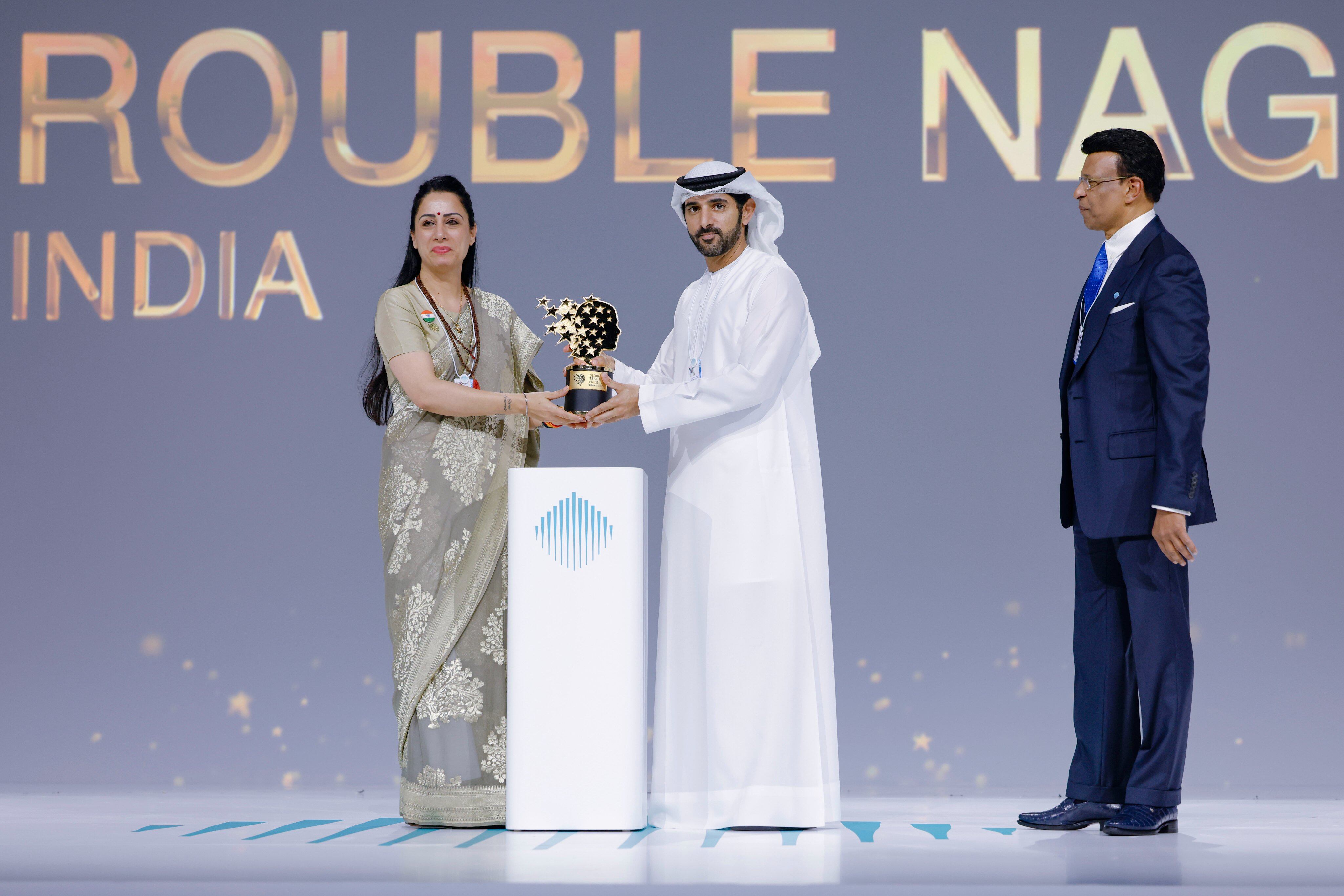 In the presence of Mohammed bin Rashid, Hamdan bin Mohammed presents the Global Teacher Prize 2026 to Rouble Nagi.