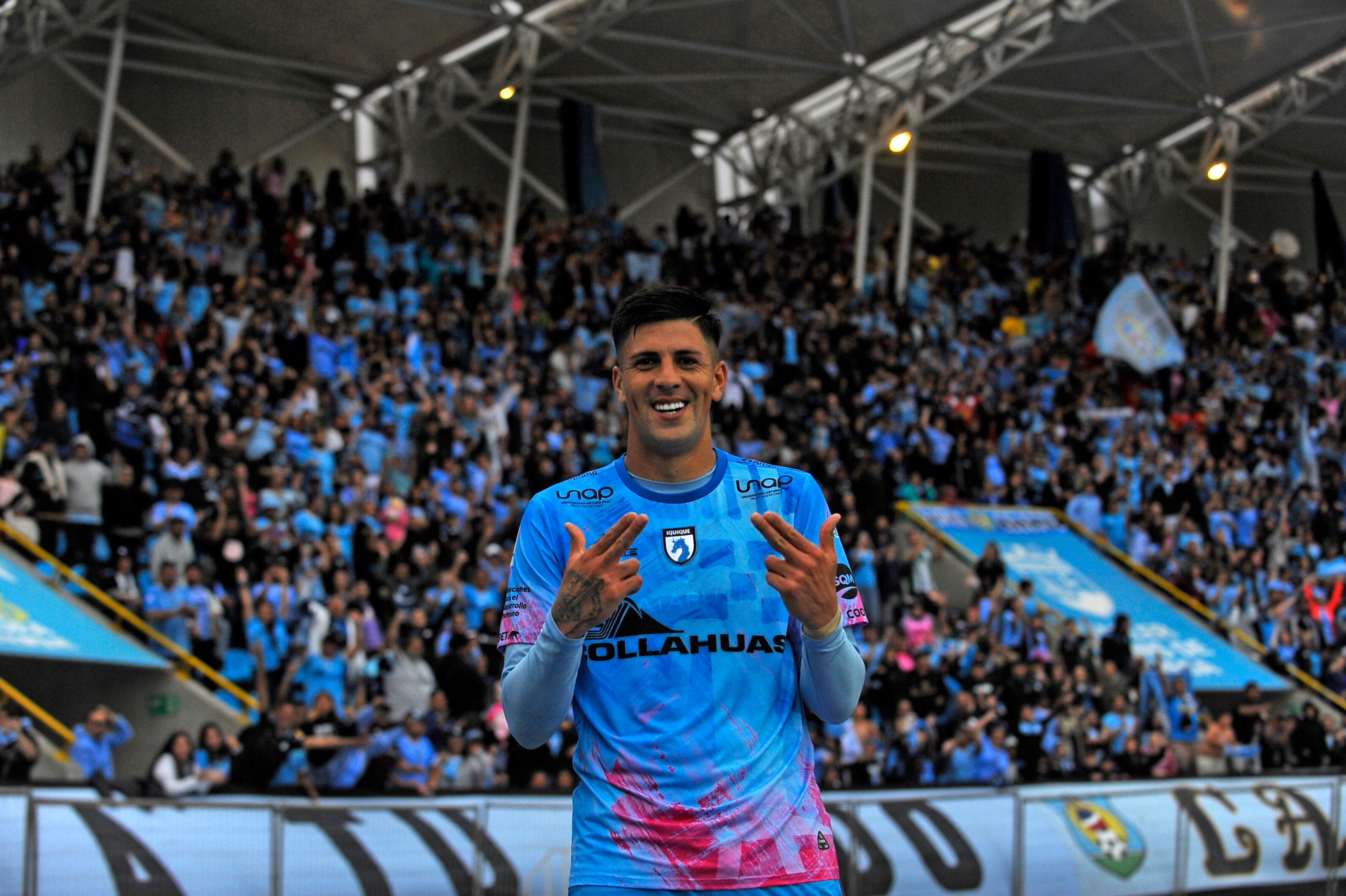 Steffan Pino celebrando uno de sus goles ante Cobreloa. Foto: AGENCIA UNO