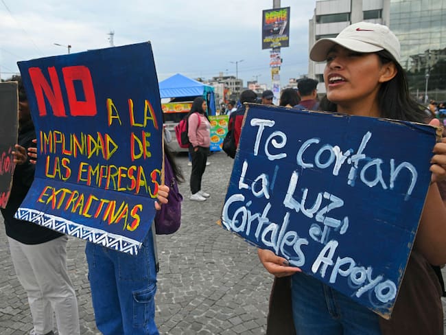 Ecuador en crisis por cortes de electricidad y agua a días de un plebiscito