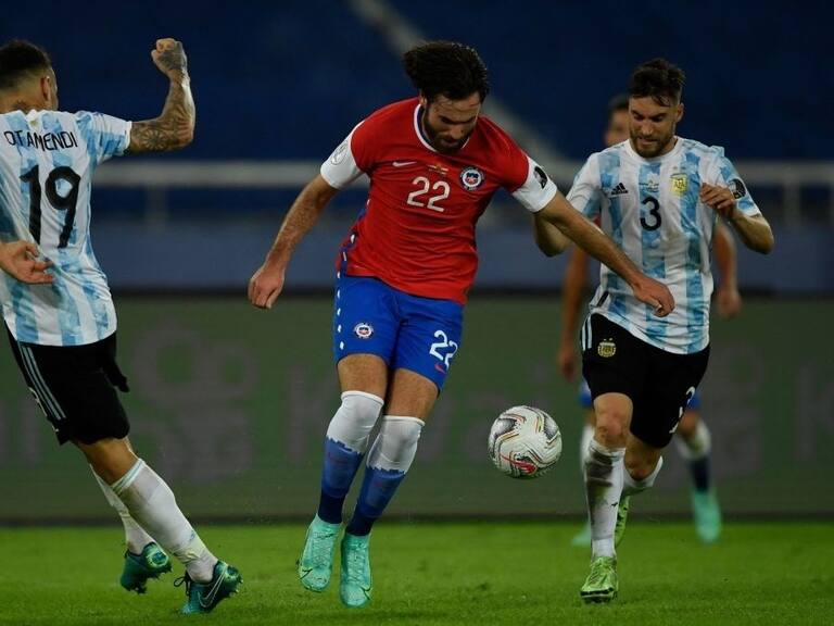 Martín Lasarte pone paños fríos sobre Ben Brereton: «Hay que darle un tiempo de maduración y de ensamblaje con sus compañeros»