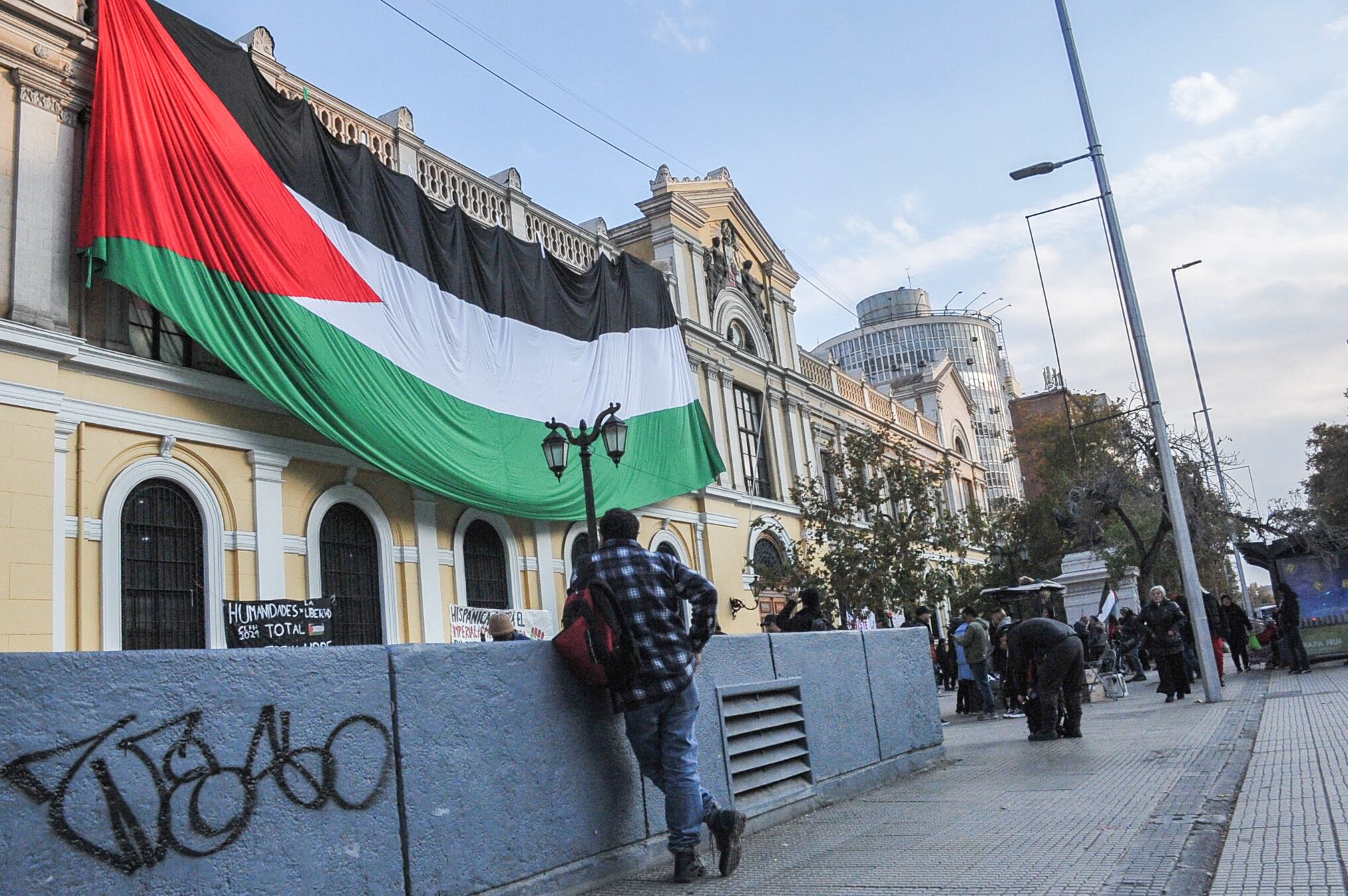 15 DE MAYO DEL 2024 / SANTIAGO Estudiantes de la Casa Central de la Universidad de Chile convoca a banderazo y acampe en solidaridad con la causa Palestina, a raíz de los acontecimientos del conflicto Palestino-Israelí. 
FOTO: VICTOR HUENANTE / AGENCIAUNO