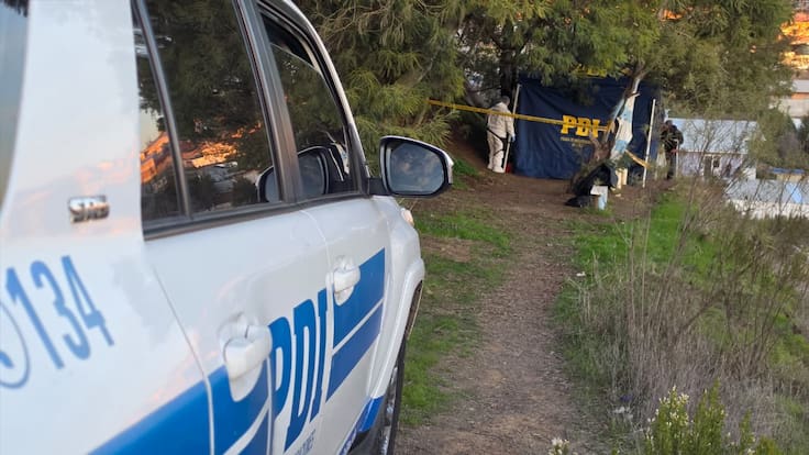 Adolescente de 16 años muere tras ser apuñalado cerca de una cancha en Viña del Mar: fue asesinado por otro menor de edad