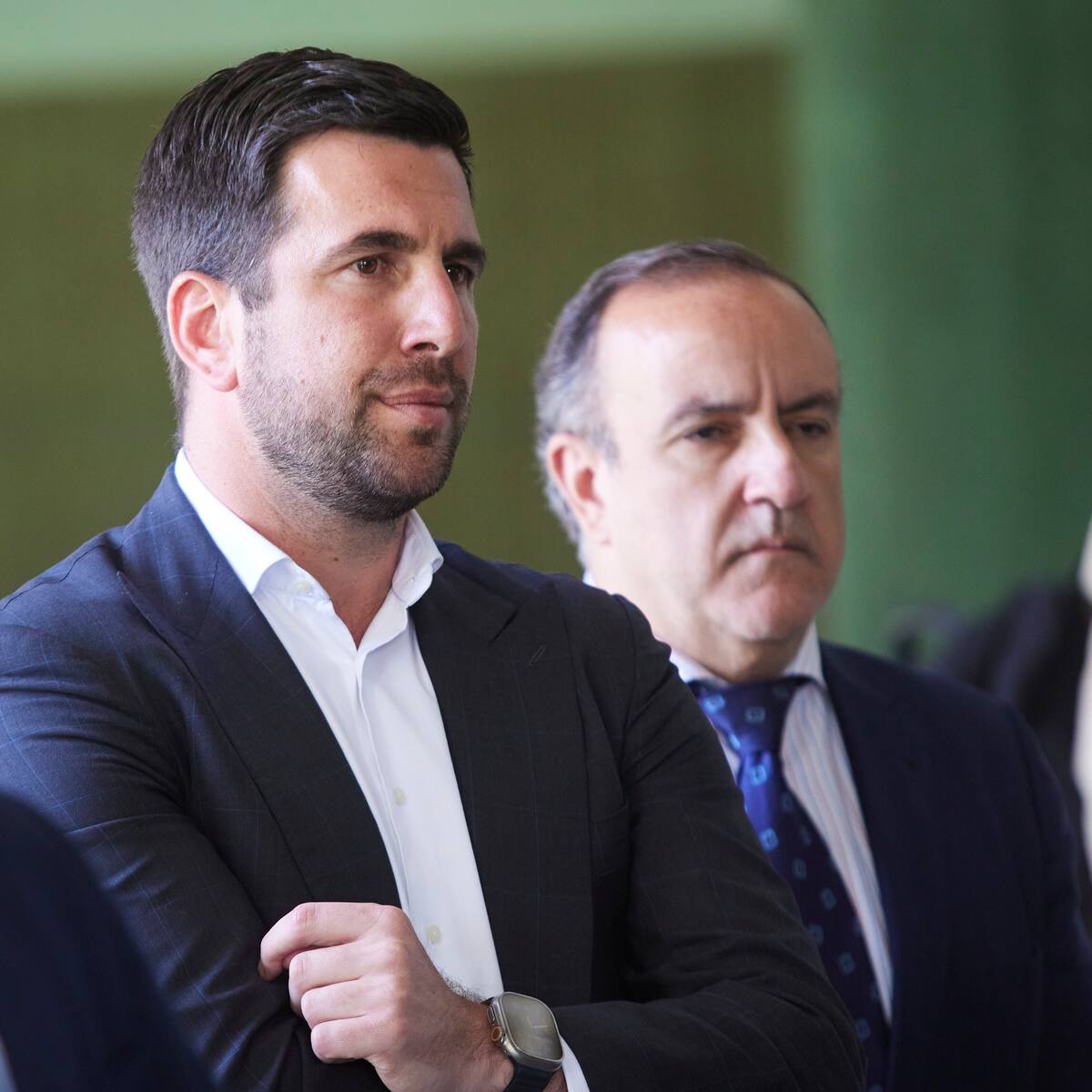 El poderoso empresario que frenó su salida de Chile tras el triunfo de Kast y hoy amenaza la presidencia de Florentino Pérez en el Real Madrid
