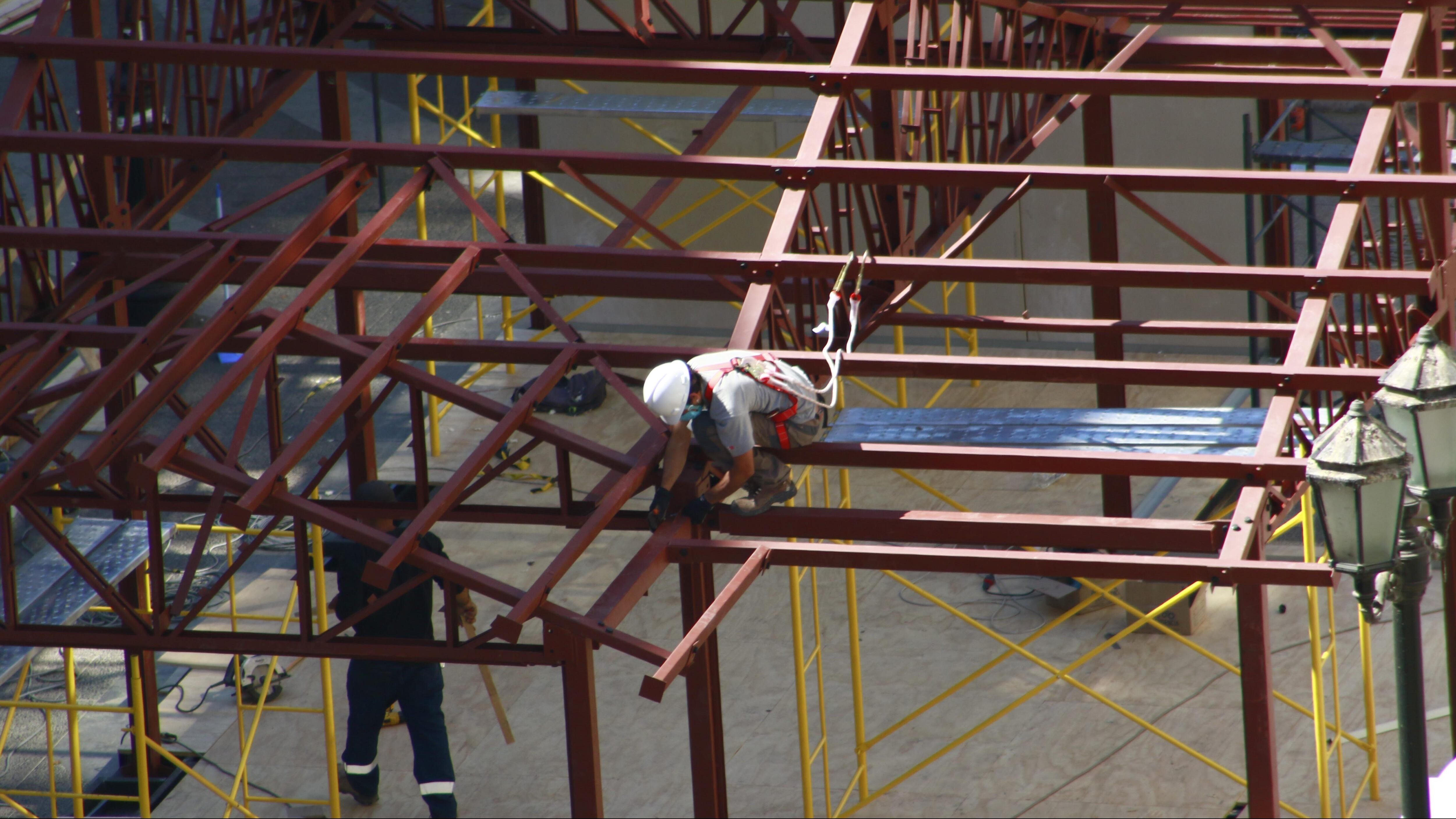 17 de Enero de 2021/SANTIAGOConstrucción en pleno Paseo Bulnes entre las calles Alonso de Ovalle y Tarapaca.
FOTO: MAURICIO MENDEZ/ AGENCIAUNO