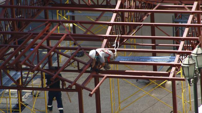17 de Enero de 2021/SANTIAGOConstrucción en pleno Paseo Bulnes entre las calles Alonso de Ovalle y Tarapaca.
FOTO: MAURICIO MENDEZ/ AGENCIAUNO