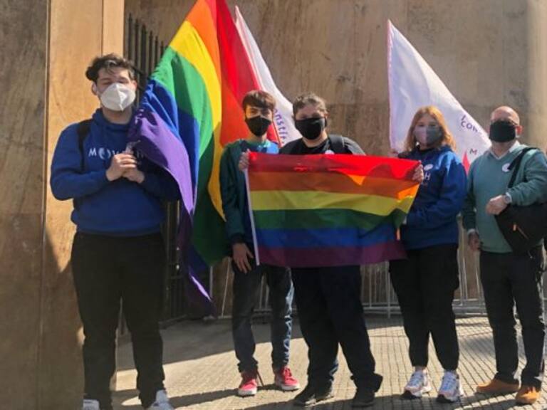 Movilh llegó hasta La Moneda para solicitar la renuncia de la subsecretaria de Derechos Humanos