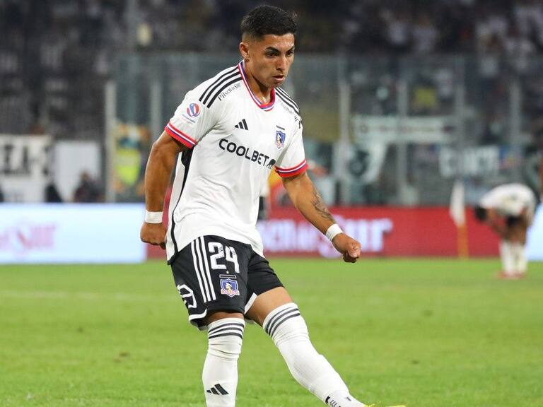 «¡Fuera del club ese violento…!»: Hinchas de Colo Colo se fueron con todo en contra de Jordhy Thompson tras nueva denuncia de agresión