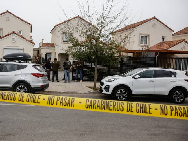 Agencia UNO | Personal de Carabineros en la vivienda del uniformado baleado en San Bernardo