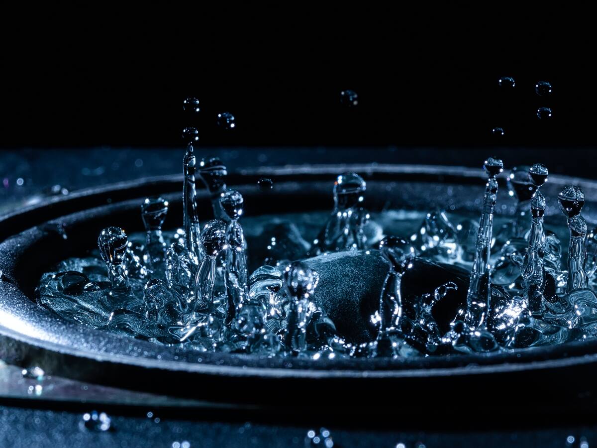 Inmersión en agua a una profundidad de hasta 1,5 metros: la experiencia sonora que busca atraer al público