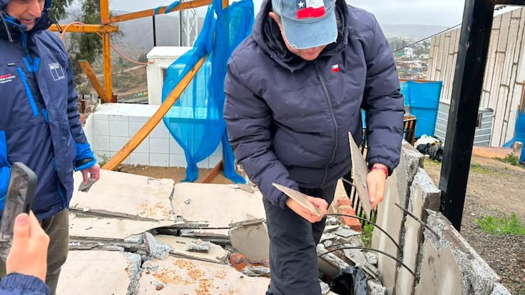 Ministro Poduje constata colapso de muro en El Olivar y acusa “estafa completa” en viviendas de reconstrucción