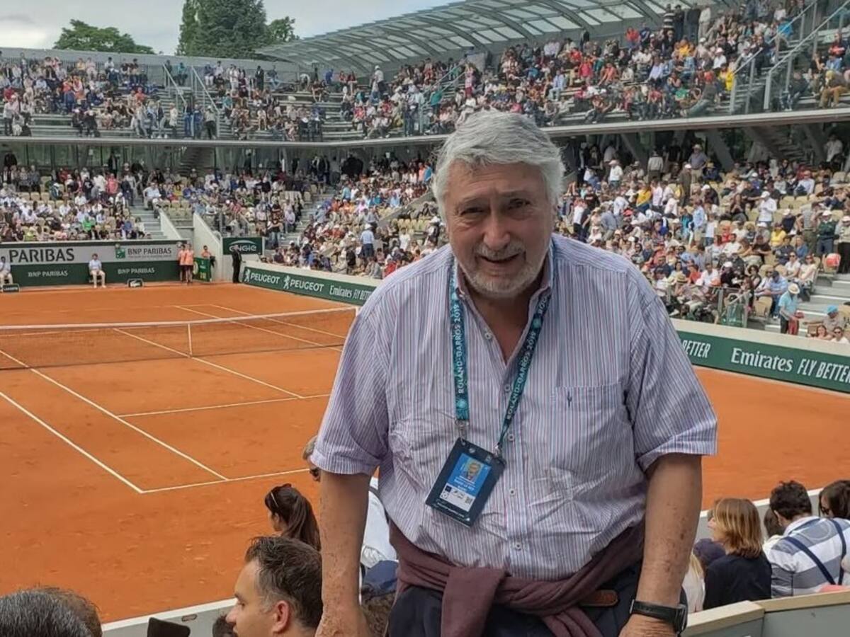 Conmoción en el mundo del deporte: muere histórico periodista y voz emblemática del tenis a los 80 años