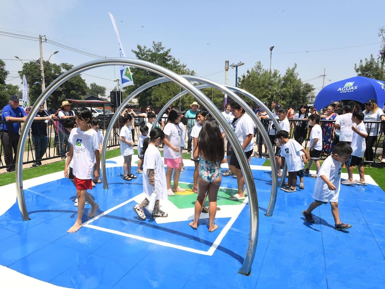 Puente Alto, Estación Central, La Florida y más: las 46 plazas de agua gratis que ya se abrieron