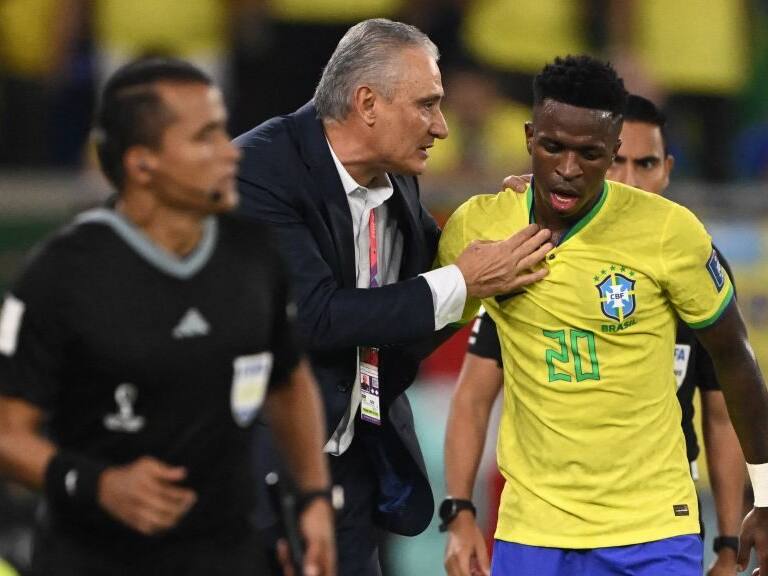 Se sumó al baile: Tite festejó junto a sus pupilos la abultada goleada de Brasil sobre Corea