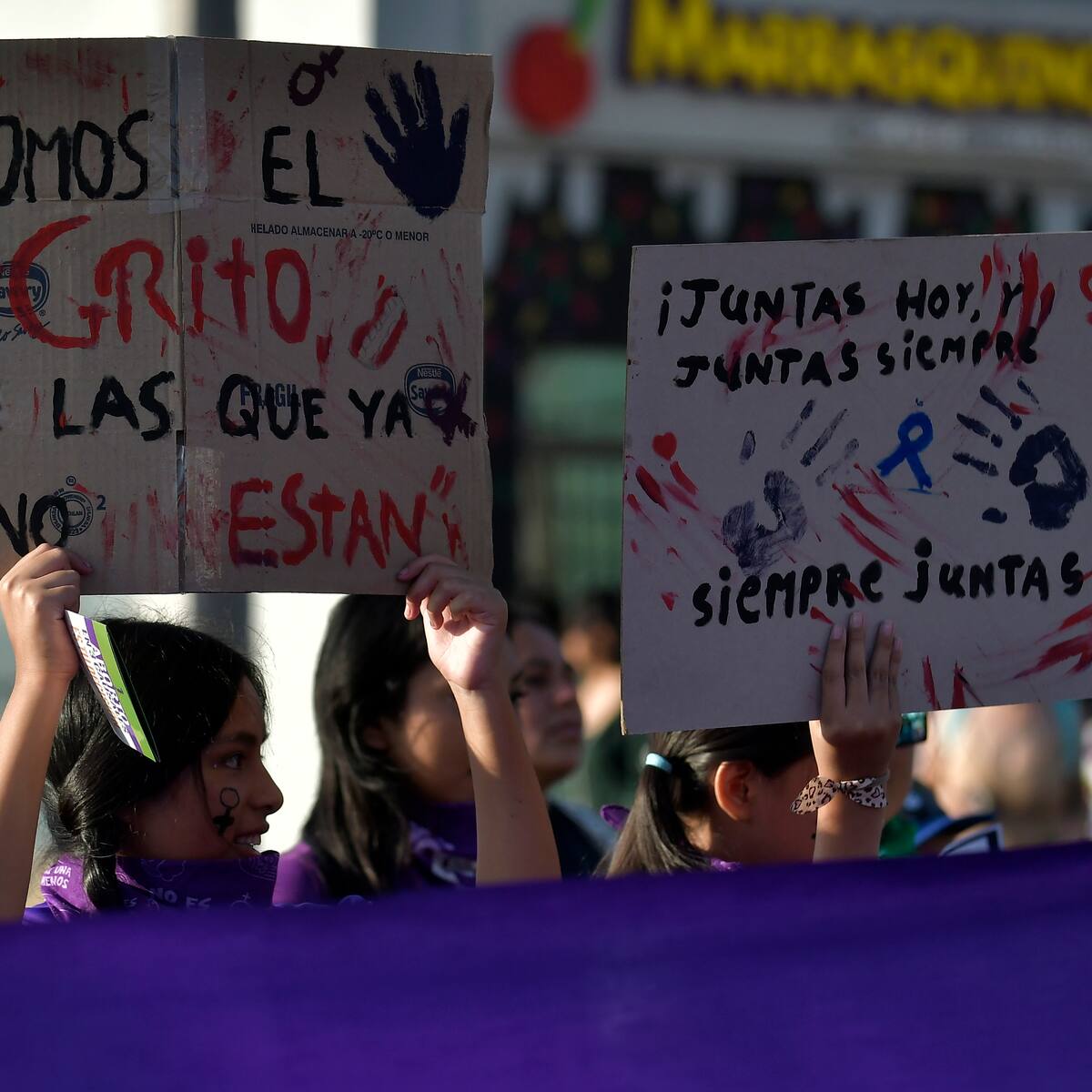 Convocan marcha por el 8M en Santiago: estos son los desvíos de tránsito en la Alameda para el domingo
