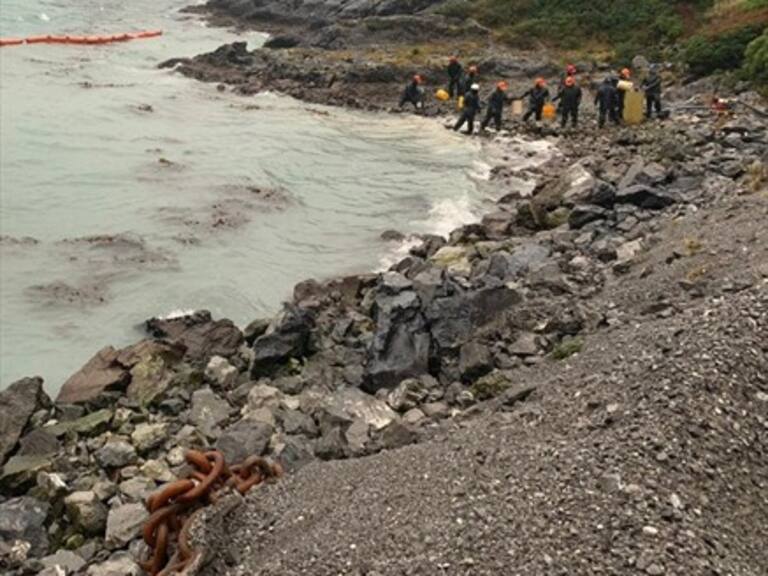 Derrame de petróleo en isla Guarello en Magallanes contaminó 15 mil litros de agua