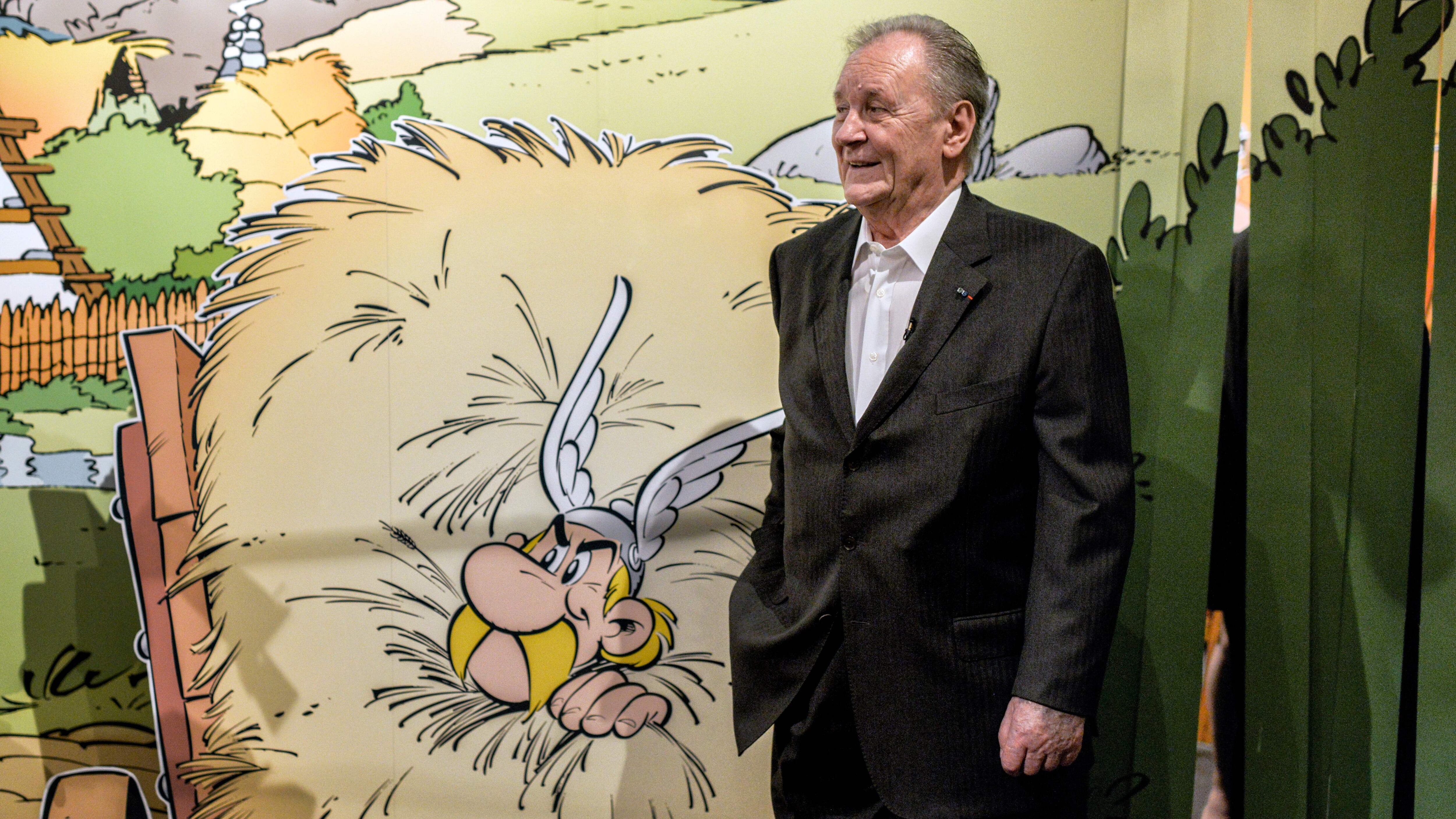 TO GO WITH AFP STORY BY MARJORIE BOYETFrench comic book artist and scriptwriter Albert Uderzo attends an exhibition dedicated to the Asterix comic books series, which he co-created, on April 23, 2015 at the MuseoParc d'Alesia museum in Alise-Sainte-Reine. AFP PHOTO / JEFF PACHOUD == RESTRICTED TO EDITORIAL USE, MANDATORY MENTION OF THE ARTIST UPON PUBLICATION, TO ILLUSTRATE THE EVENT AS SPECIFIED IN THE CAPTION == (Photo by Jeff PACHOUD / AFP) (Photo by JEFF PACHOUD/AFP via Getty Images)