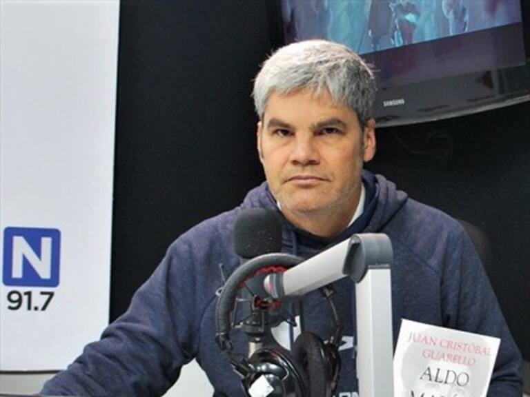 Juan Cristóbal Guarello y Carne de Cañón: «Este libro es muy crítico con la izquierda»