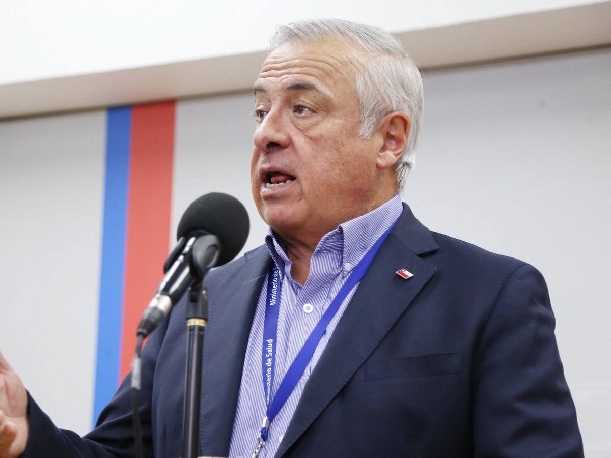 Mañalich detalló que contagiado con coronavirus Covid-19 en Chile estuvo en contacto con 80 personas