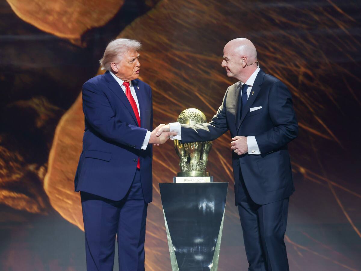 Con Infantino como marioneta de Trump: la dura crítica de prestigioso medio a FIFA por la organización del Mundial 2026