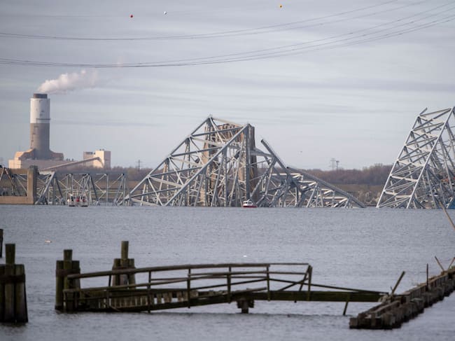 Imagen del puente colapsado en la ciudad de Baltimore, luego que lo chocara un carguero en una bahía ubicada en el estado de Maryland en Estados Unidos.