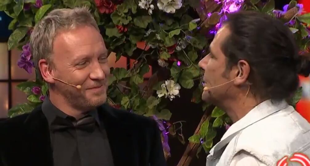 Momentazo de la semana: Martín Cárcamo destacó su beso con Juan Flacón en Los 5 Mandamientos | Canal 13