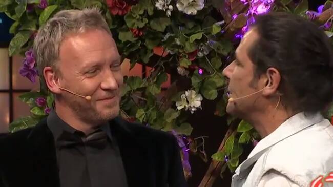 Momentazo de la semana: Martín Cárcamo destacó su beso con Juan Flacón en Los 5 Mandamientos | Canal 13