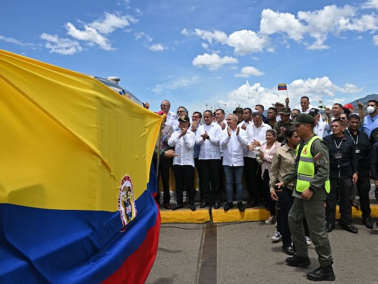 Presidente de Colombia Gustavo Preto abre puente de Cúcuta a San Antonio