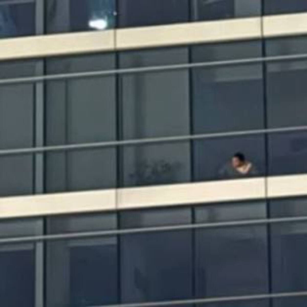 “Lo estaban buscando para matarlo”: esposa de oficial PDI que se parapetó en Las Condes reveló detalles del incidente