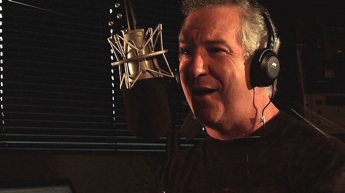 Phil Valentine, presentador de radio que ahora pide que la gente vaya por su vacuna