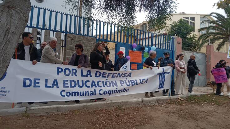 27 colegios en Coquimbo paralizan sus actividades: profesores apuntan a no pago de sueldos y mala administración por parte de SLEP