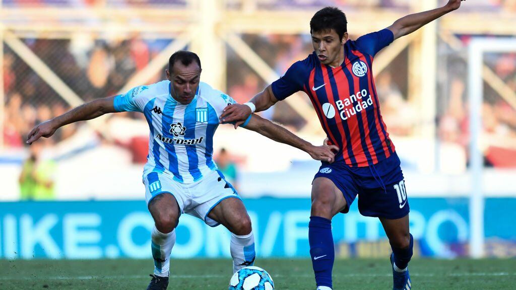 BUENOS AIRES, ARGENTINA - FEBRUARY 22: Marcelo Diaz of Racing Club fights for the ball with Oscar Romero of San Lorenzo during a match between San Lorenzo and Racing Club as part of Superliga 2019/20 at Estadio Pedro Bidegain on February 22, 2020 in Buenos Aires, Argentina. (Photo by Rodrigo Valle/Getty Images)