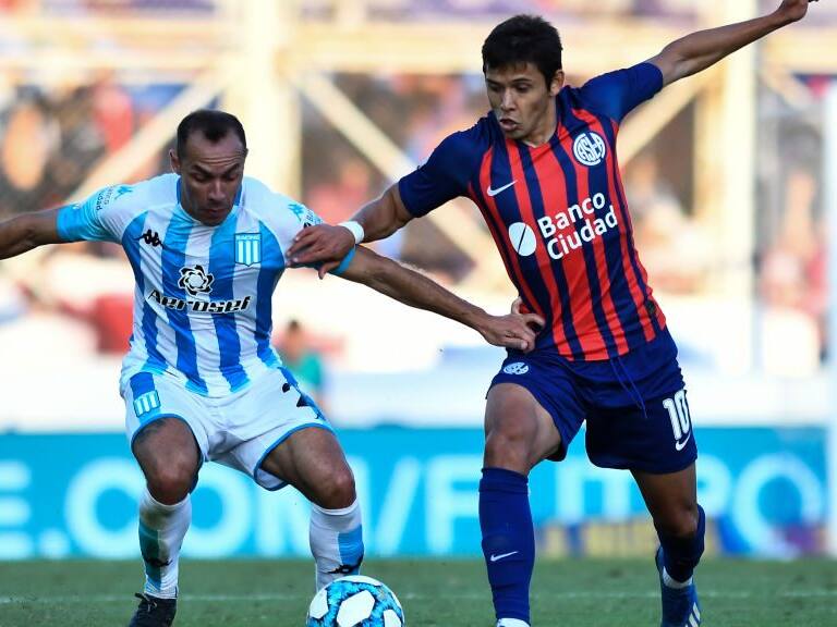 BUENOS AIRES, ARGENTINA - FEBRUARY 22: Marcelo Diaz of Racing Club fights for the ball with Oscar Romero of San Lorenzo during a match between San Lorenzo and Racing Club as part of Superliga 2019/20 at Estadio Pedro Bidegain on February 22, 2020 in Buenos Aires, Argentina. (Photo by Rodrigo Valle/Getty Images)