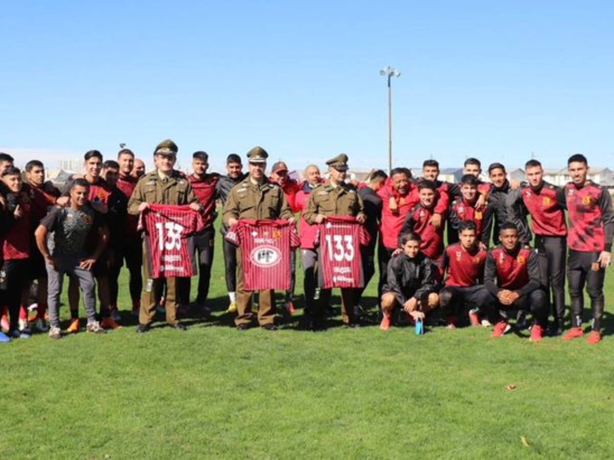 Rangers de Talca homenajeó a Carabineros en el marco de su 95° aniversario