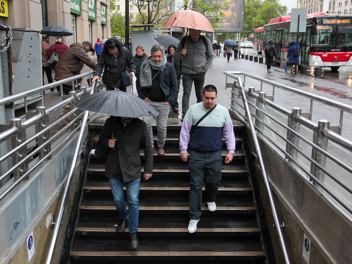Vuelve la lluvia a Santiago: este es el “día clave” en que habrá precipitaciones en la capital