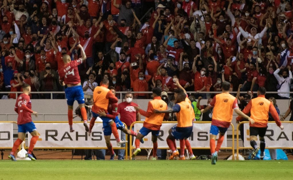 Costa Rica festeja el triunfo ante EEUU y jugará el repechaje al Mundial 2022