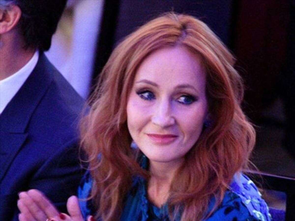 Acusan a J. K. Rowling de transfobia debido a polémico tuit