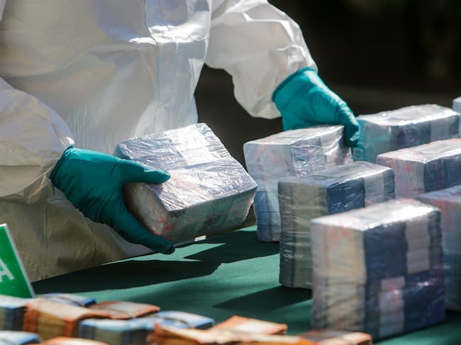 27 DE DICIEMBRE 2024 / SANTIAGO
Efectivos del OS9 de carabineros mantiene como evidencia parte del dinero que fue robado a la empresa Brinks el pasado 16 de agosto en Rancagua.
Se constata la presencia de dinero falsificado en la incautación.
FOTO: LUKAS SOLIS / AGENCIAUNO
