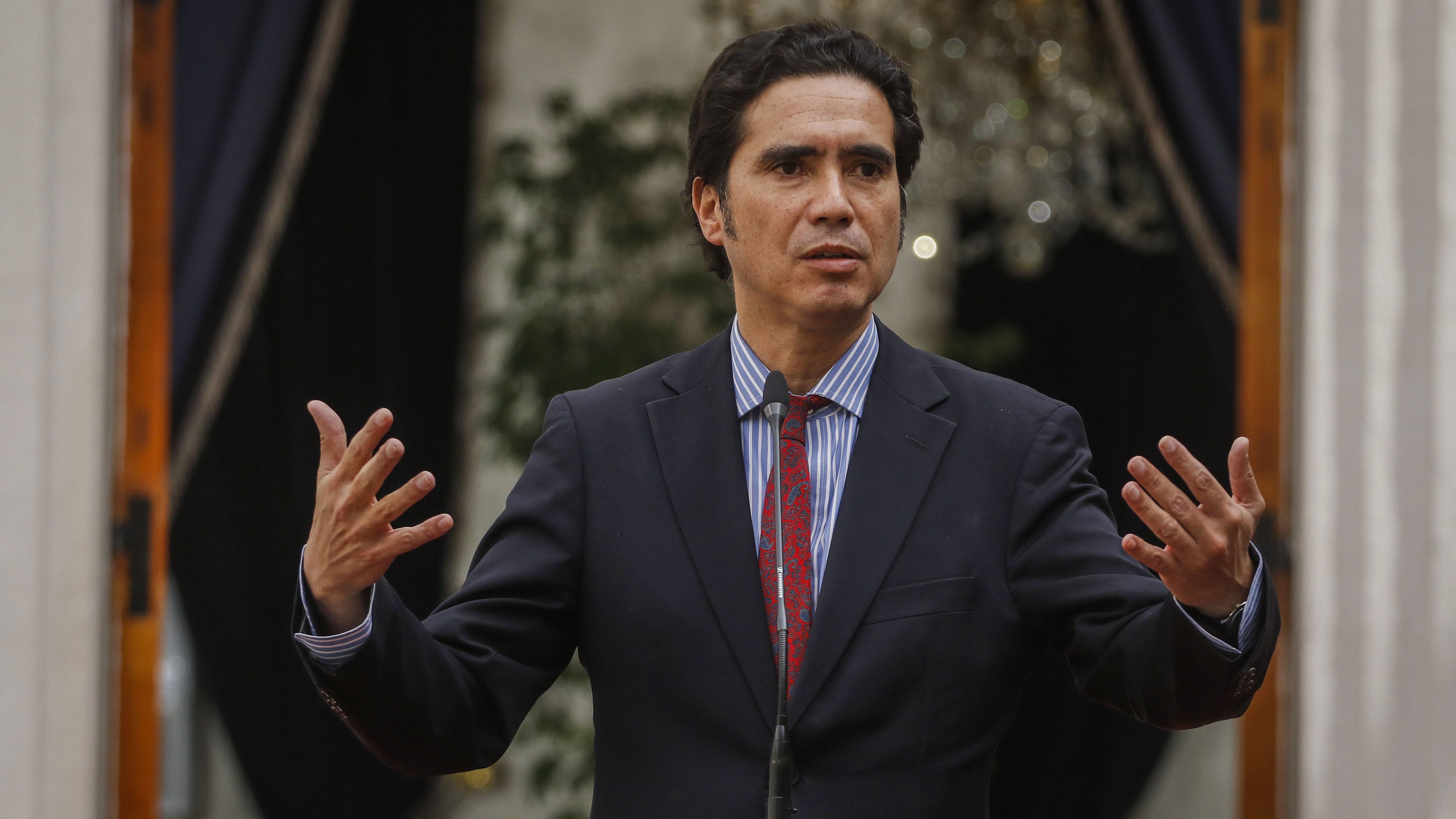 8 de abril del 2020/SANTIAGOIgnacio Briones, ministro de Hacienda realizan un punto de prensa en el patio de Los Cañones en el Palacio de la Moneda, tras la reunión con el Presidente de la Republica, para anunciar medidas económicas a trabajadores independientes y las pyme.
FOTO: SEBASTIAN BELTRAN GAETE/AGENCIAUNO