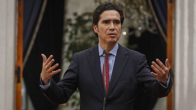 8 de abril del 2020/SANTIAGOIgnacio Briones, ministro de Hacienda realizan un punto de prensa en el patio de Los Cañones en el Palacio de la Moneda, tras la reunión con el Presidente de la Republica, para anunciar medidas económicas a trabajadores independientes y las pyme.
FOTO: SEBASTIAN BELTRAN GAETE/AGENCIAUNO
